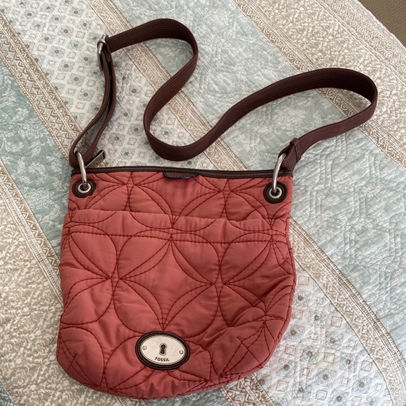Fossil cross body purse with full zipper to close - Picture 1 of 2